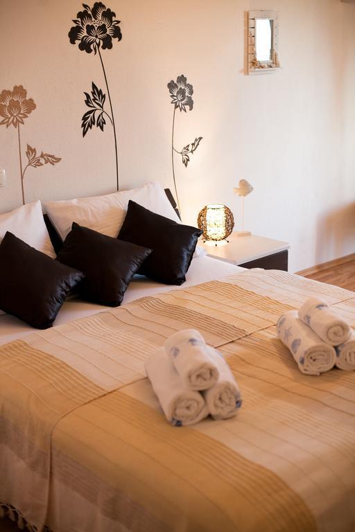 Apartments Mediterranea With Heated Pool Pisak Ngoại thất bức ảnh