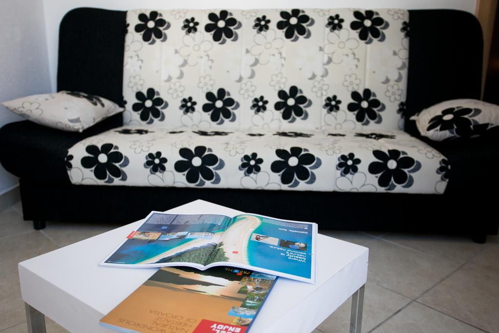 Apartments Mediterranea With Heated Pool Pisak Ngoại thất bức ảnh